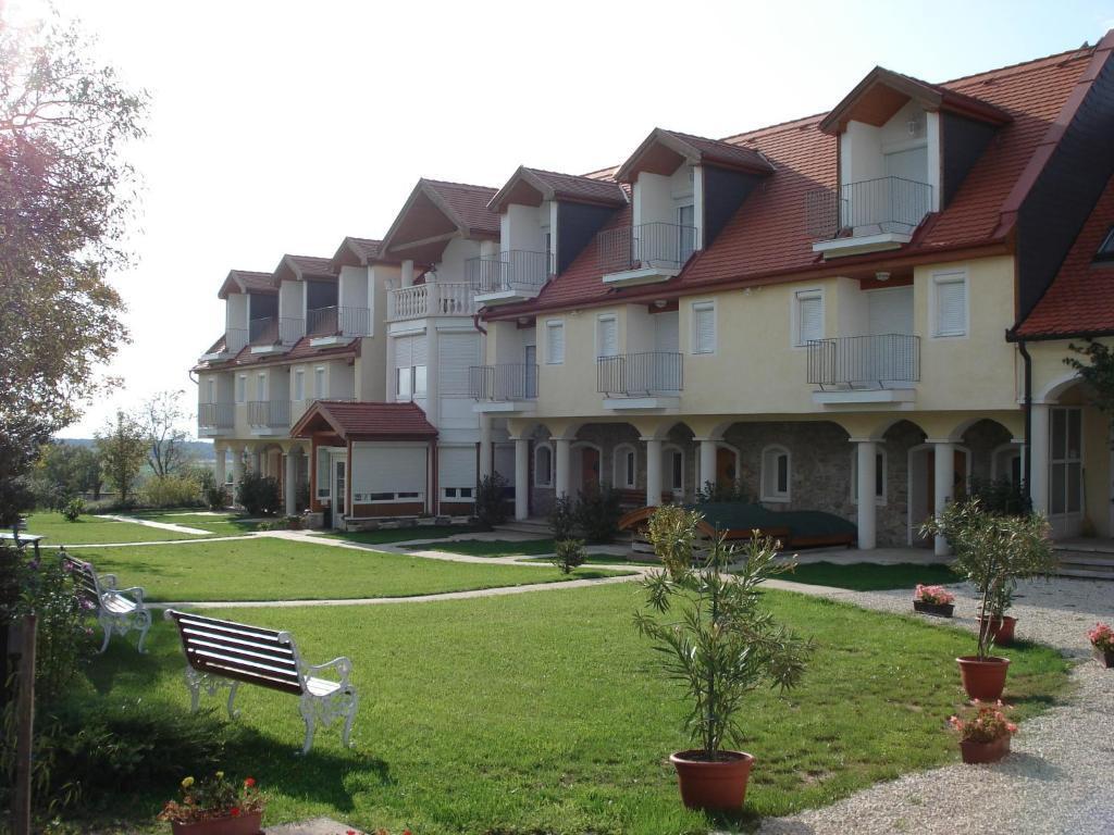 Bed and Breakfast Bakony Panzio Tótvázsony Esterno foto
